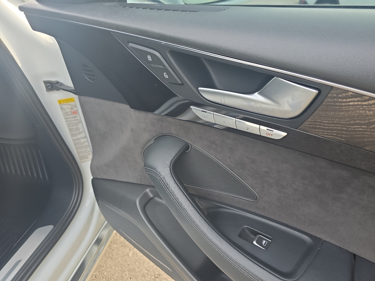 Audi A8 L TDI quattro 2015 Audi A8 L TDI quattro 2015