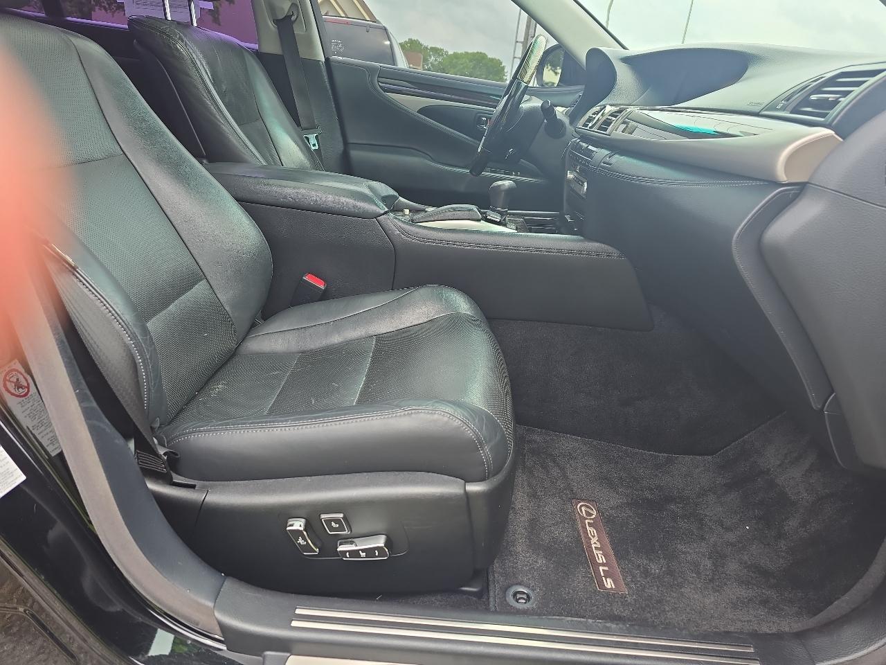 Lexus LS 460 Luxury Sedan 2015