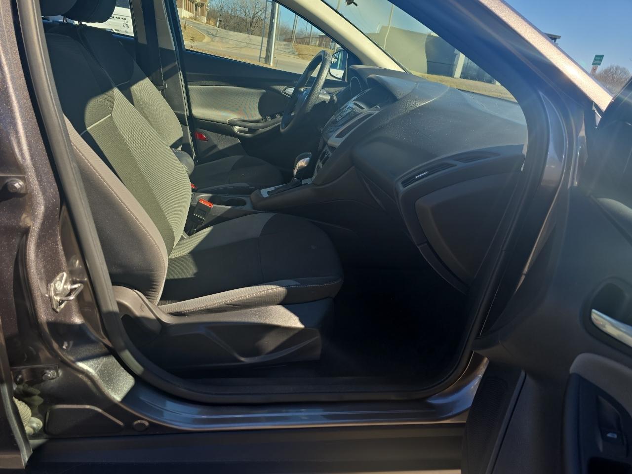 Ford Focus SE Sedan 2014