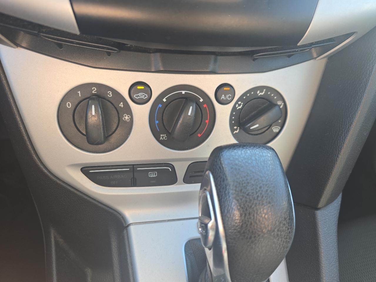 Ford Focus SE Sedan 2014