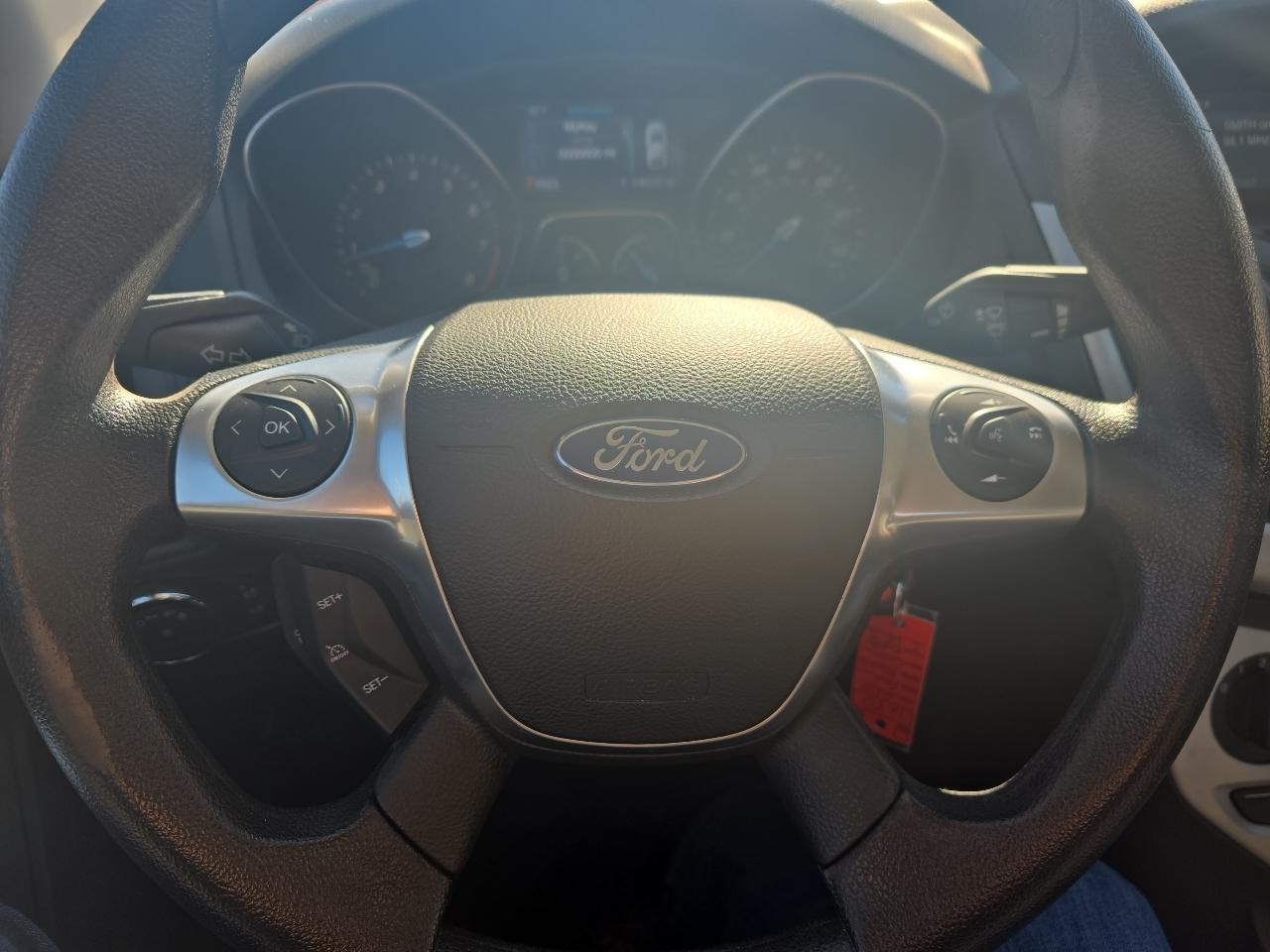 Ford Focus SE Sedan 2014