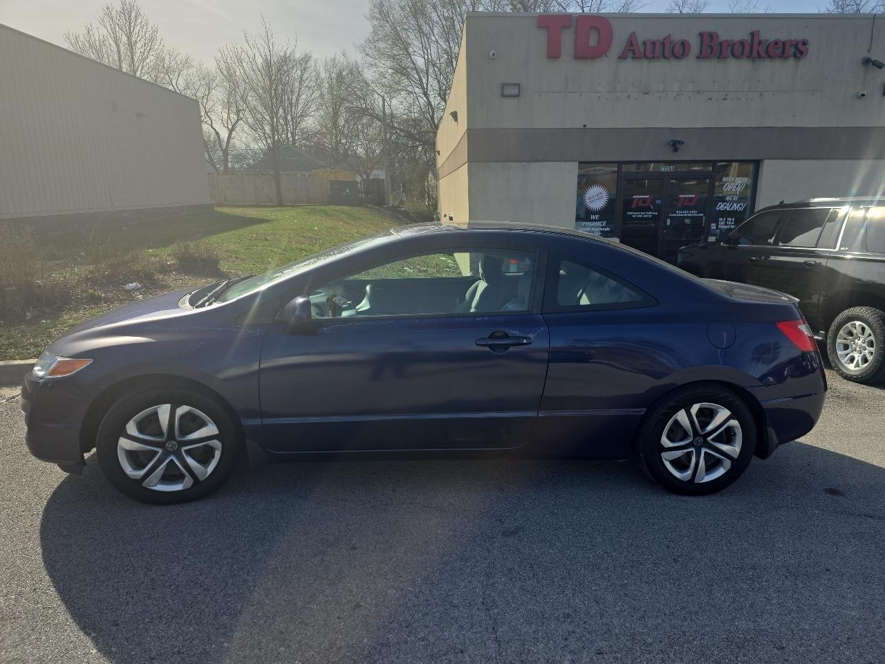 Honda Civic LX Coupe 5-Speed AT 2010