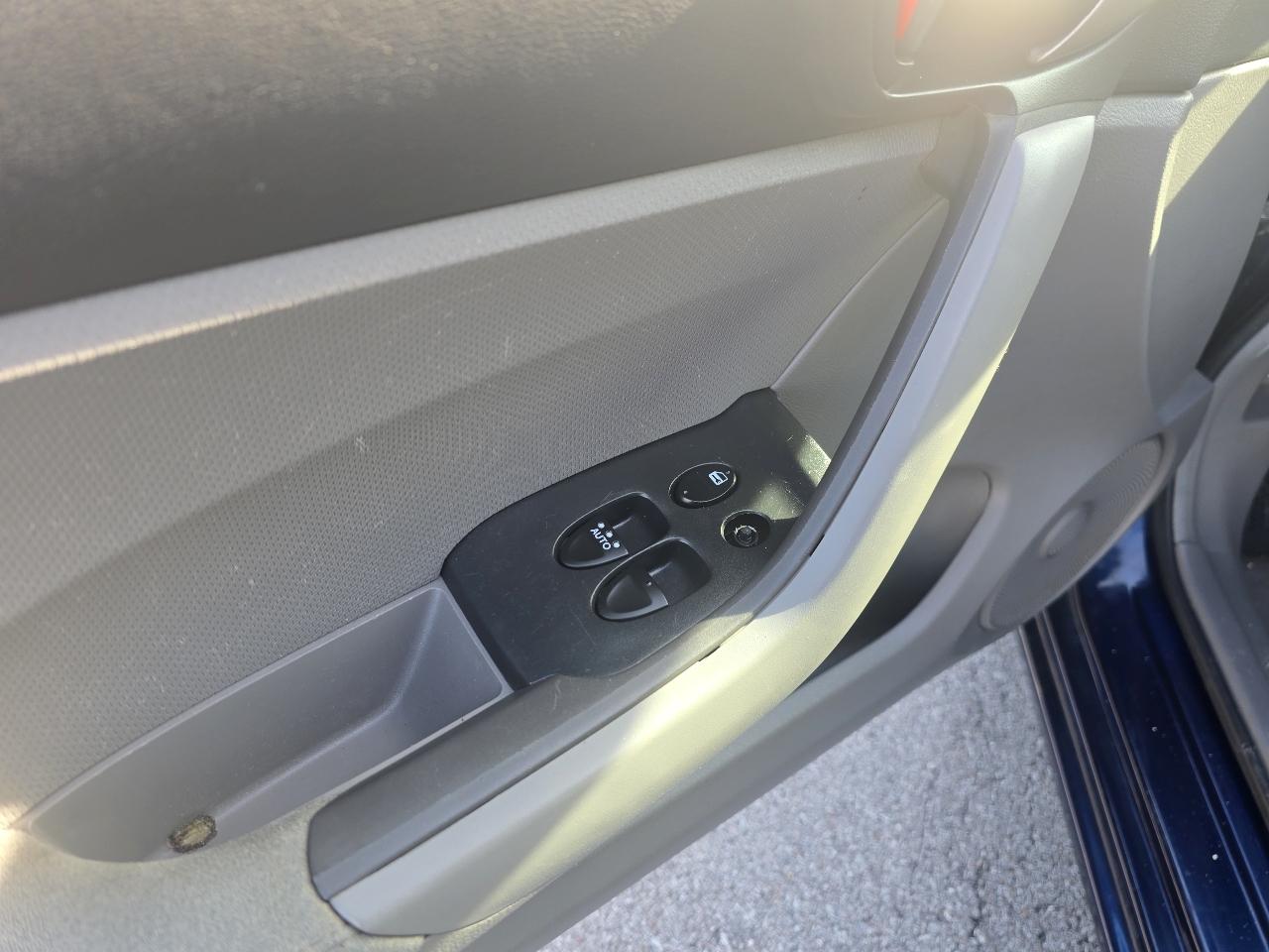 Honda Civic LX Coupe 5-Speed AT 2010