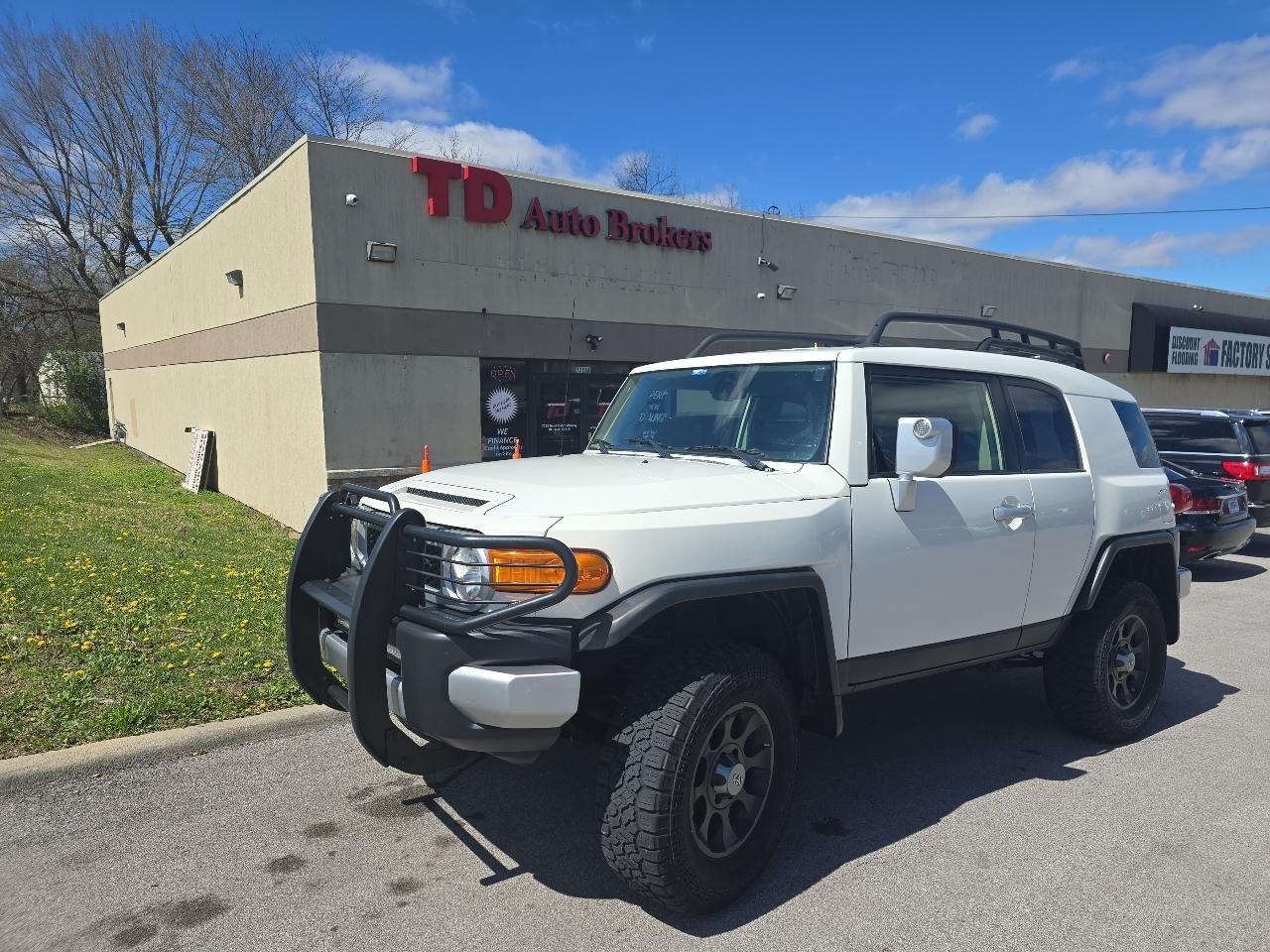 Toyota FJ Cruiser 4WD AT 2012