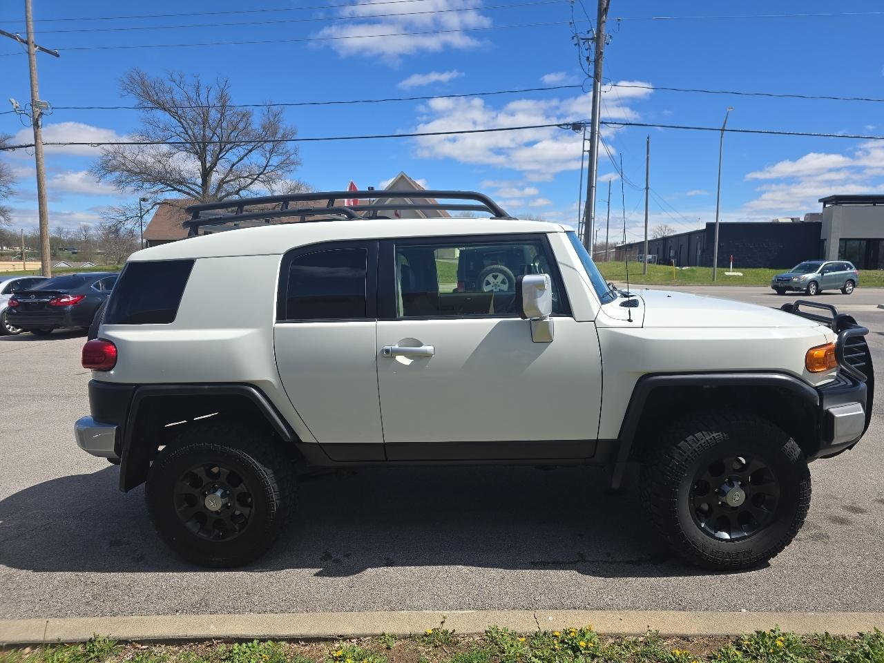 Toyota FJ Cruiser 4WD AT 2012