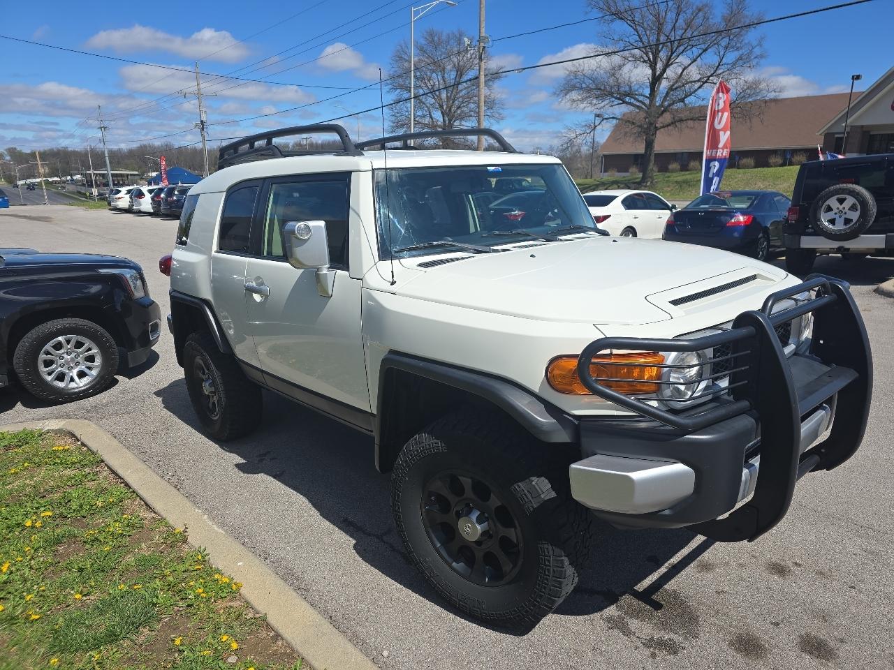 Toyota FJ Cruiser 4WD AT 2012