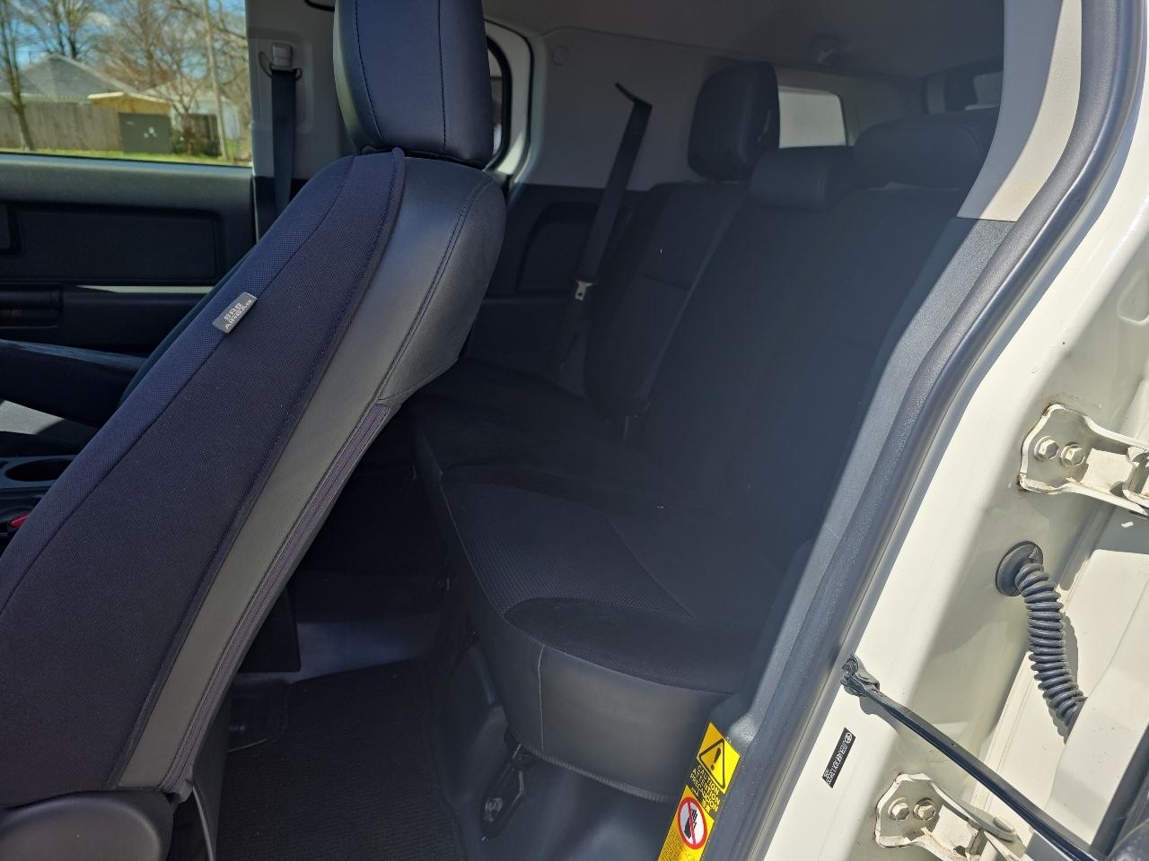 Toyota FJ Cruiser 4WD AT 2012