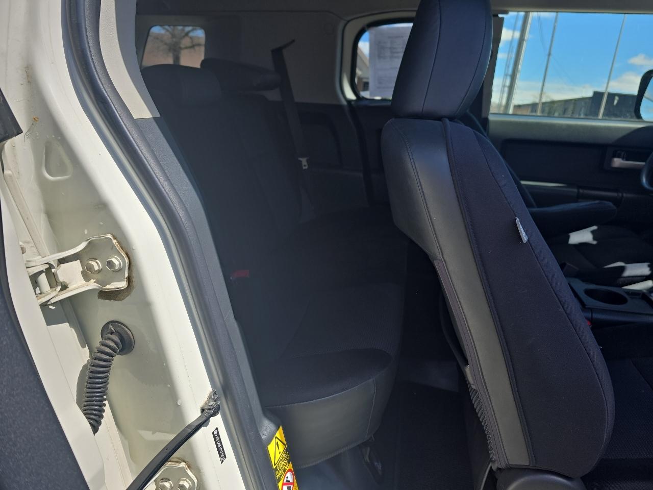 Toyota FJ Cruiser 4WD AT 2012