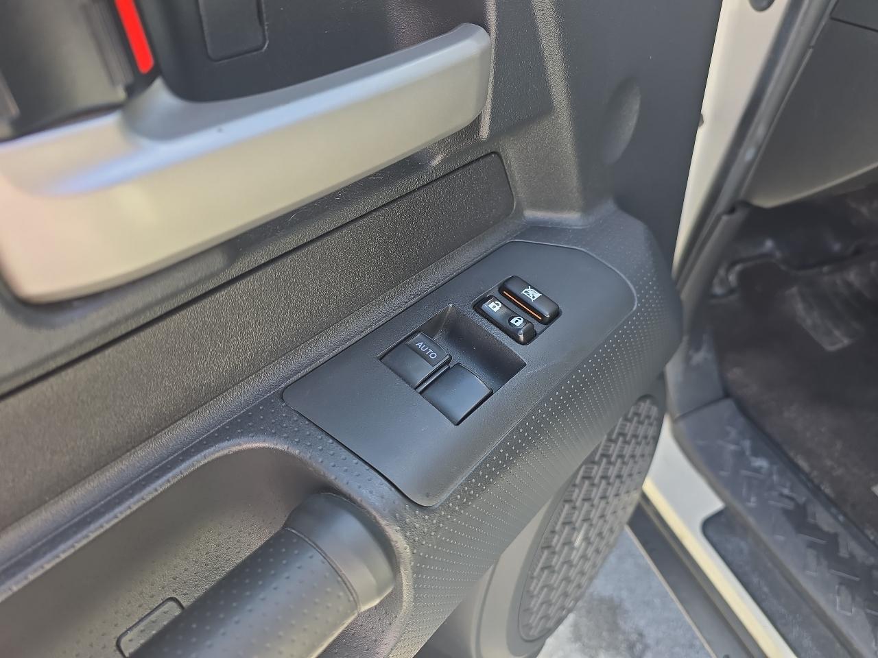 Toyota FJ Cruiser 4WD AT 2012