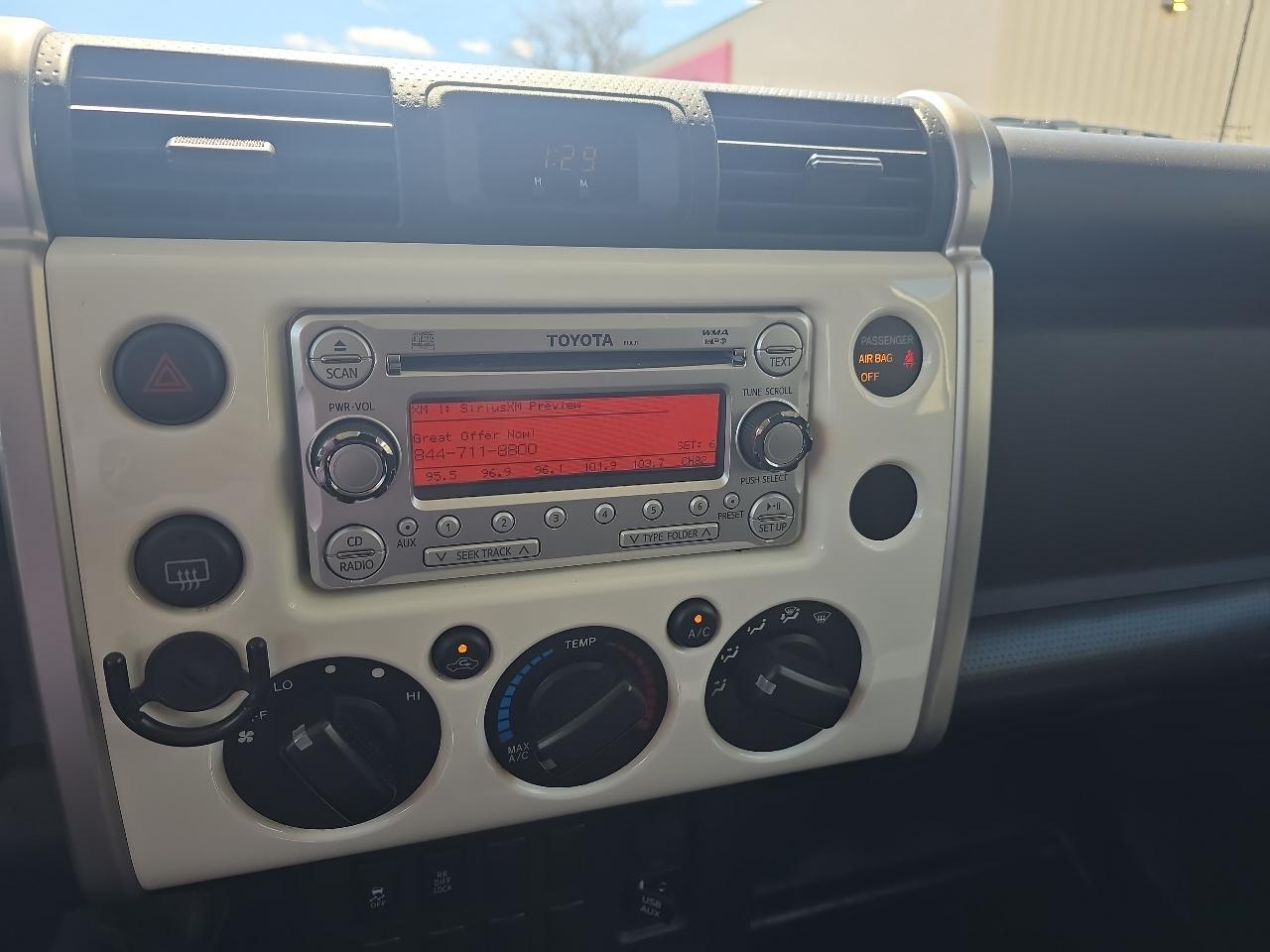 Toyota FJ Cruiser 4WD AT 2012