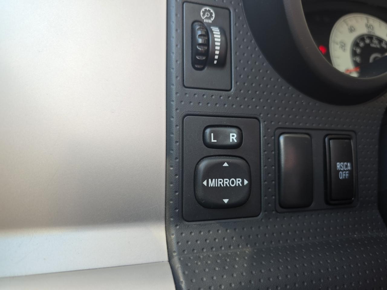 Toyota FJ Cruiser 4WD AT 2012