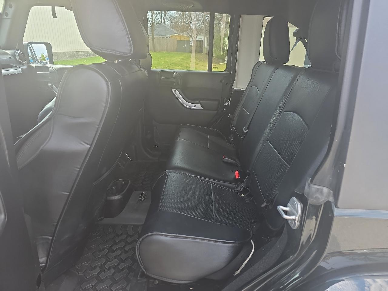 Jeep Wrangler Unlimited Sahara 4WD 2012