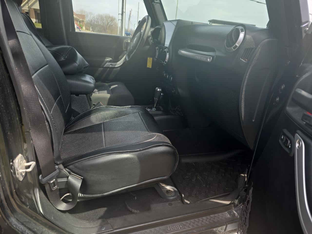 Jeep Wrangler Unlimited Sahara 4WD 2012