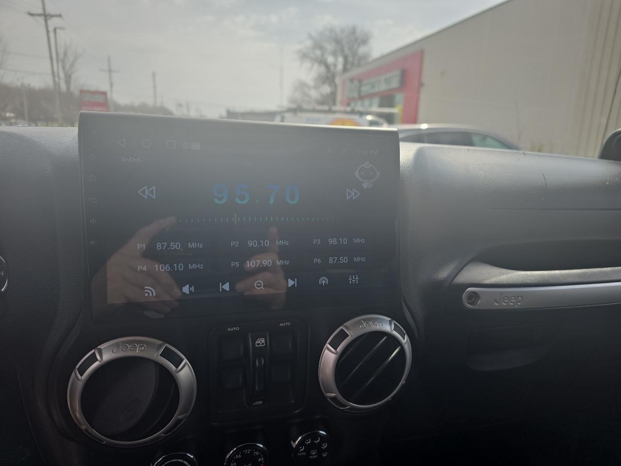 Jeep Wrangler Unlimited Sahara 4WD 2012