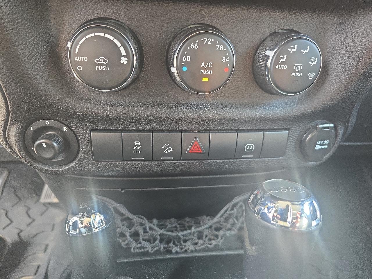 Jeep Wrangler Unlimited Sahara 4WD 2012