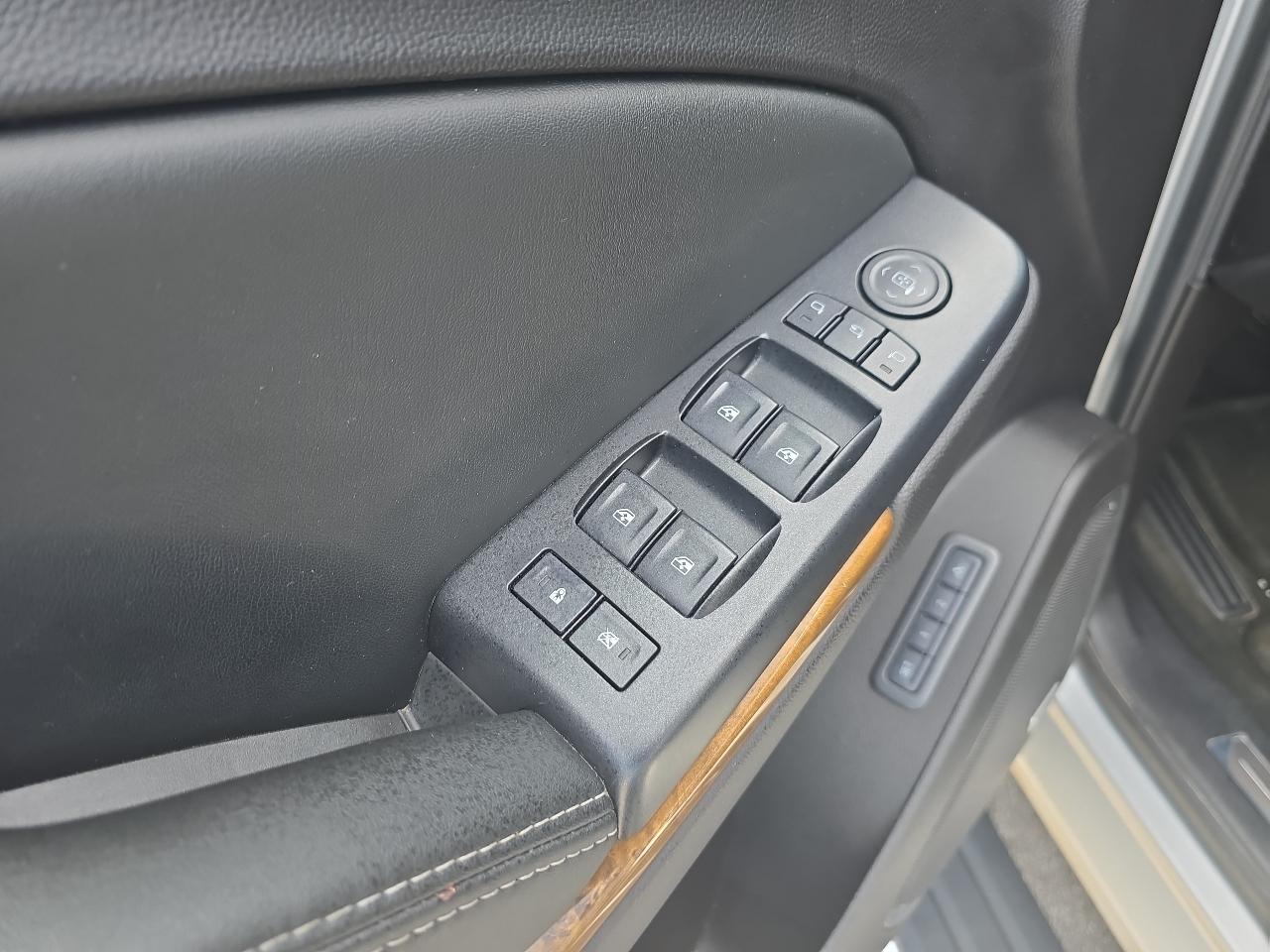 GMC Yukon Denali 4WD 2016