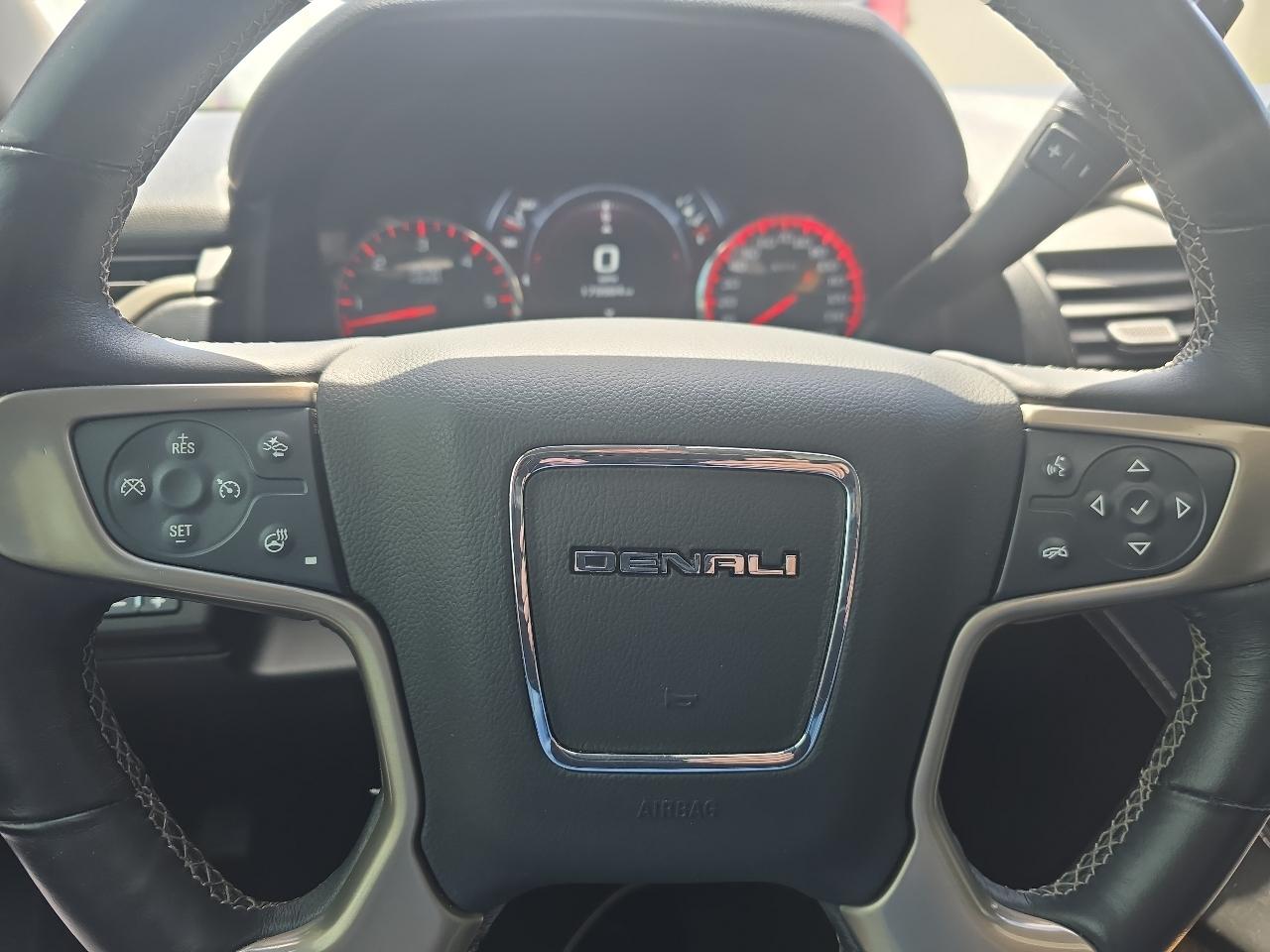 GMC Yukon Denali 4WD 2016