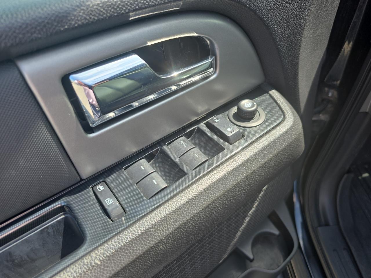Ford Expedition XLT 4WD 2012