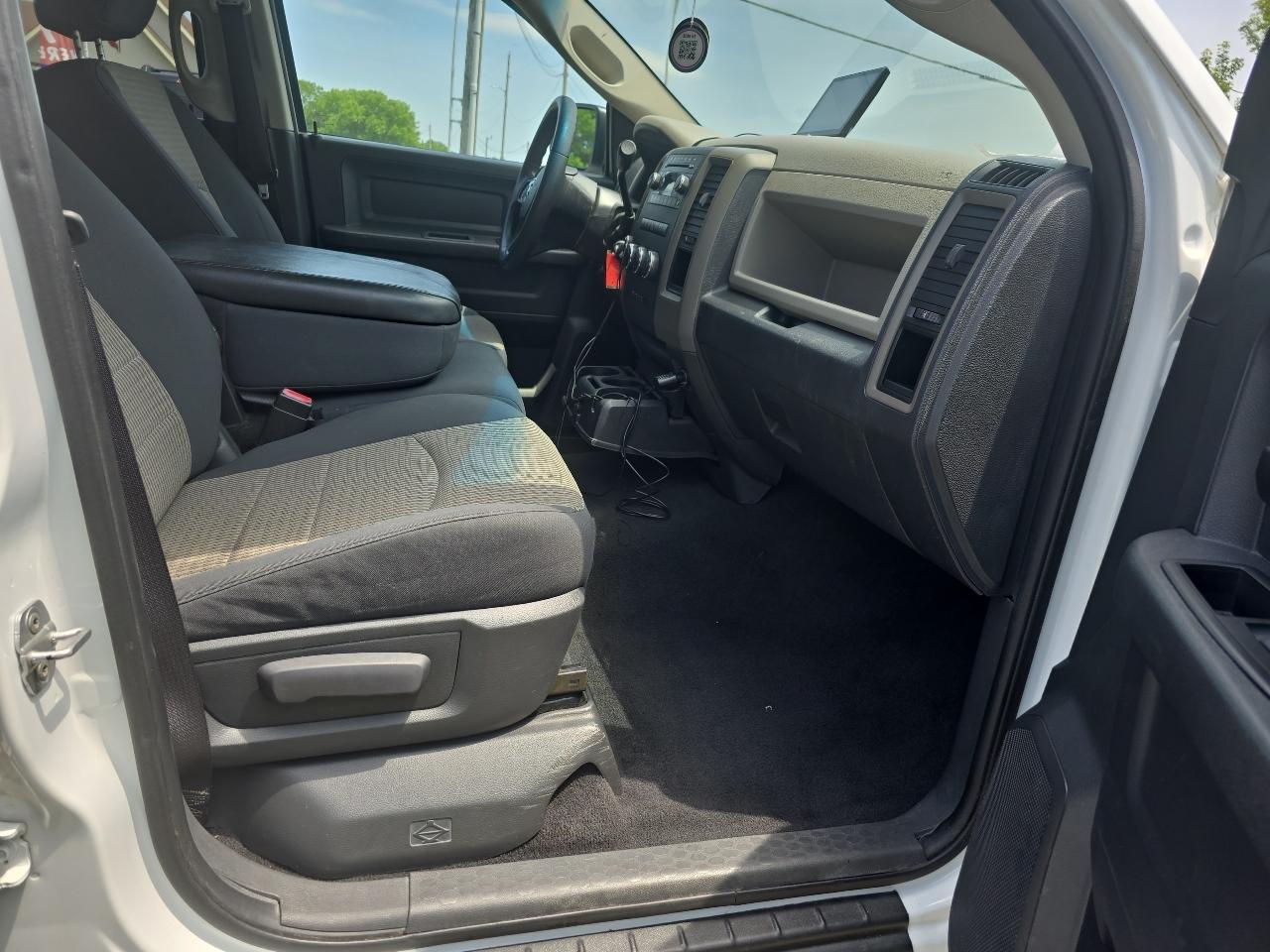 RAM 1500 ST Quad Cab 4WD 2012