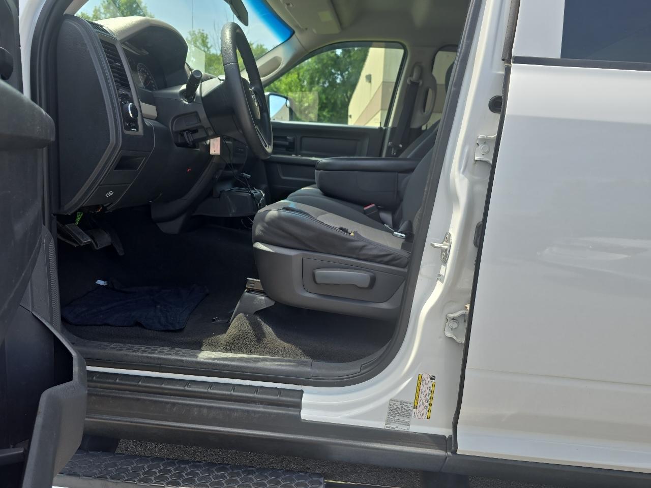 RAM 1500 ST Quad Cab 4WD 2012