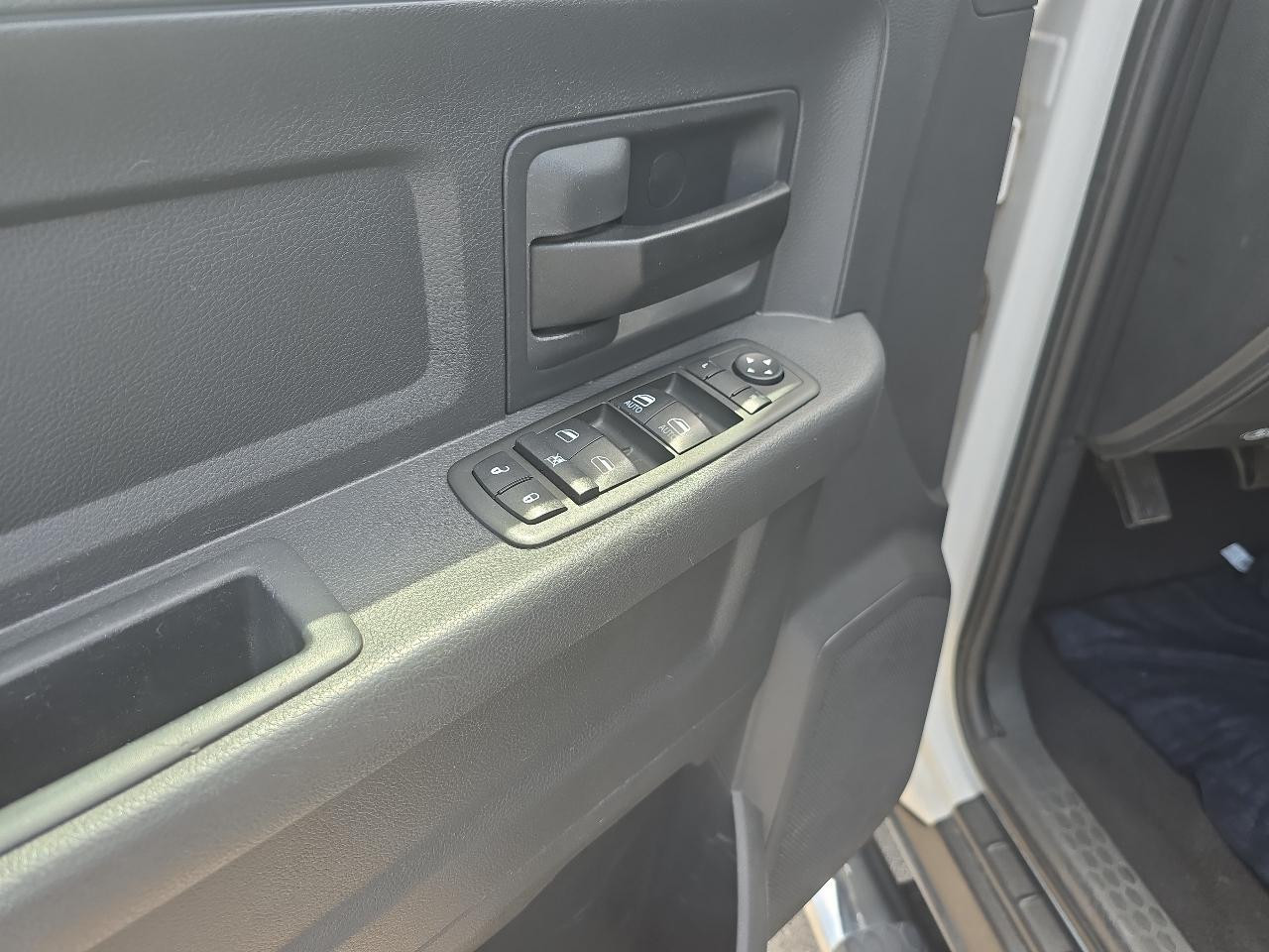 RAM 1500 ST Quad Cab 4WD 2012