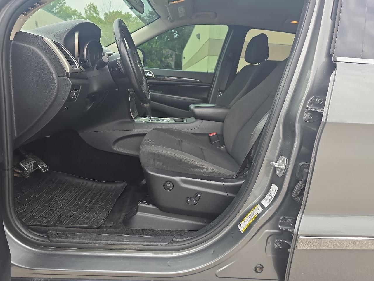 Jeep Grand Cherokee Laredo 4WD 2013