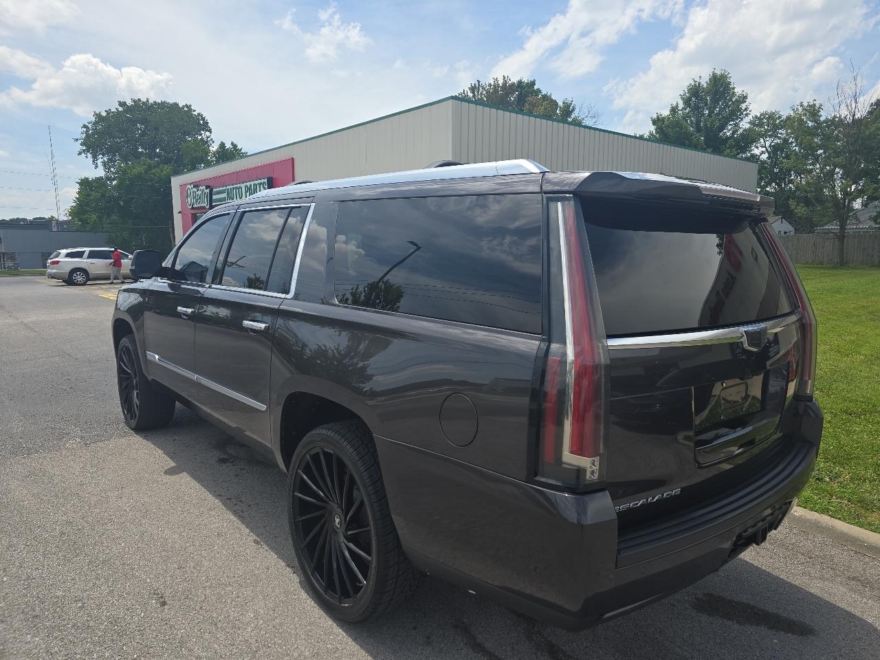 Cadillac Escalade ESV Premium 4WD 2017