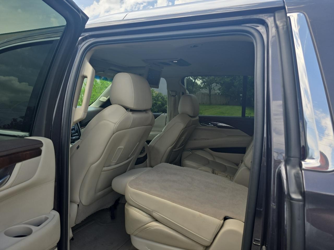 Cadillac Escalade ESV Premium 4WD 2017
