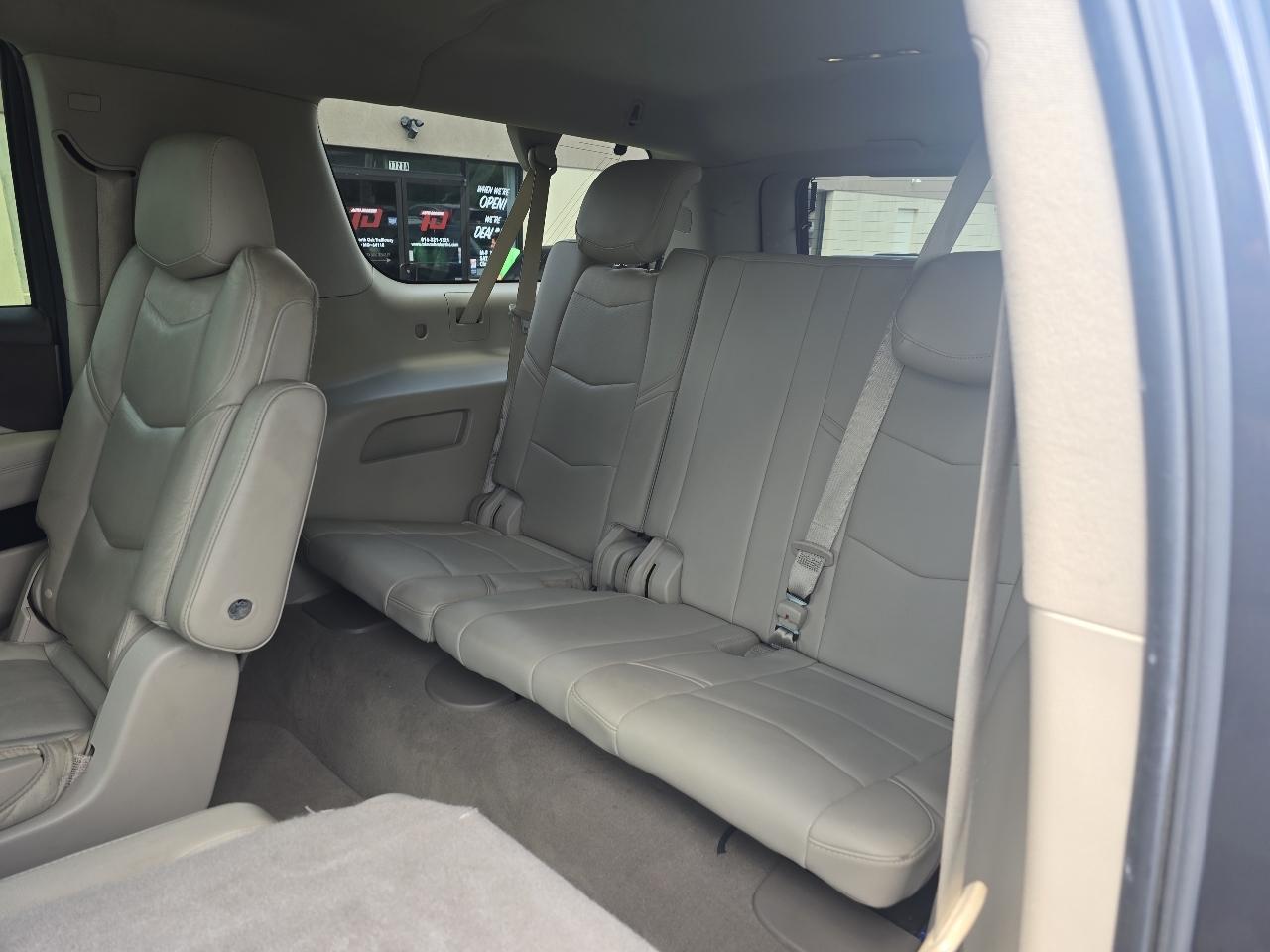 Cadillac Escalade ESV Premium 4WD 2017