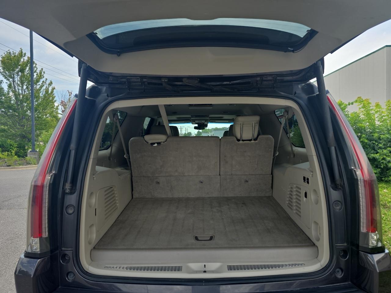 Cadillac Escalade ESV Premium 4WD 2017