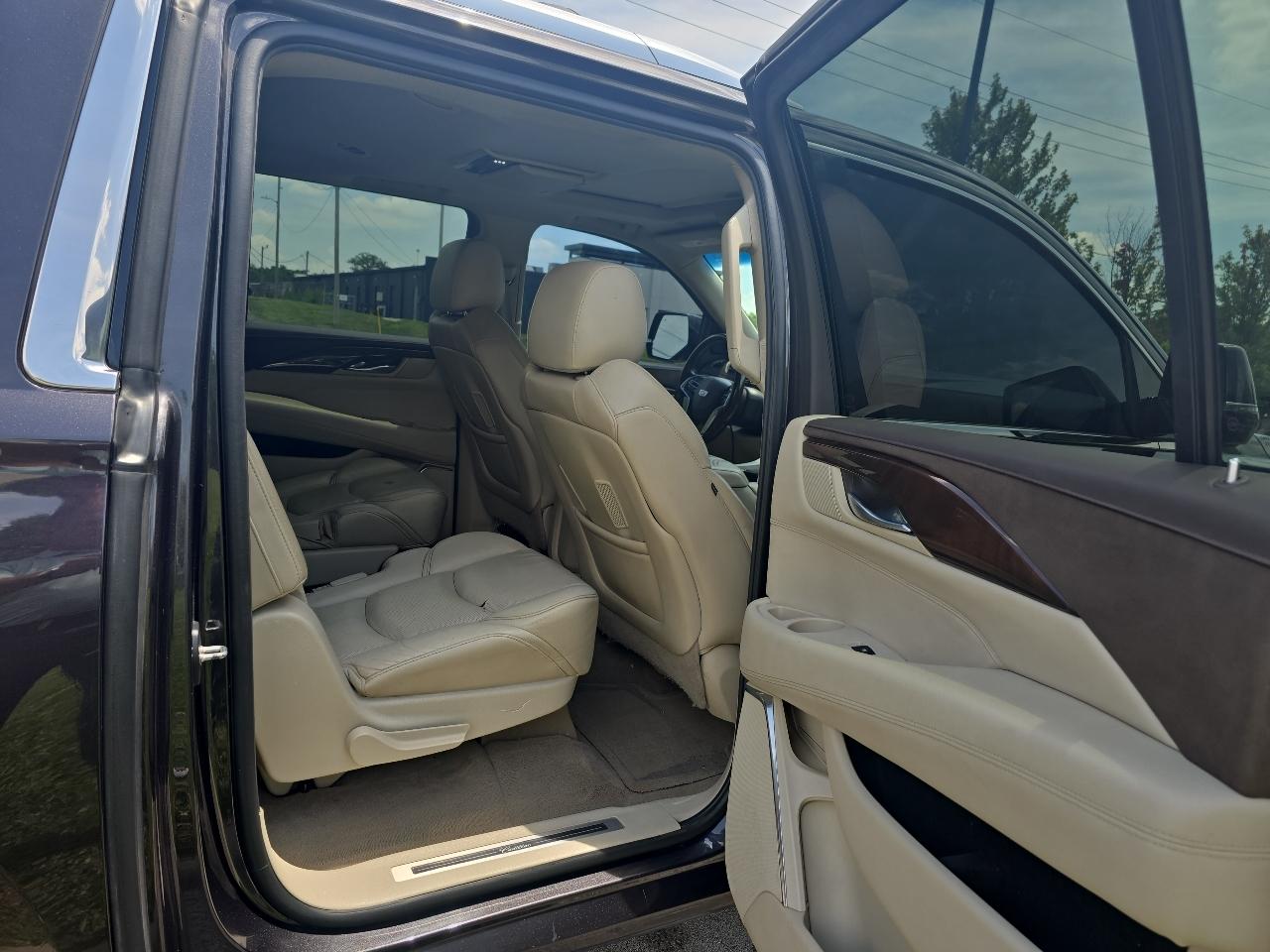 Cadillac Escalade ESV Premium 4WD 2017