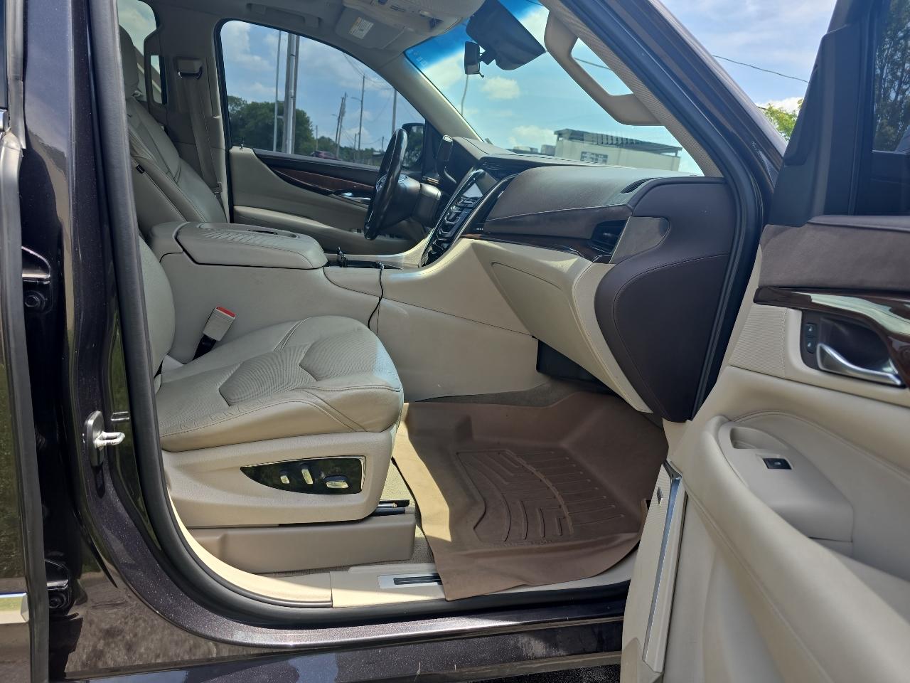 Cadillac Escalade ESV Premium 4WD 2017