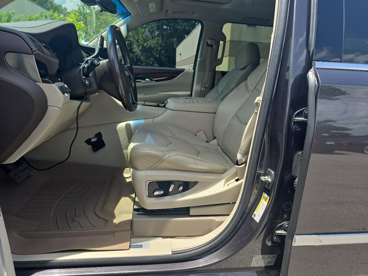 Cadillac Escalade ESV Premium 4WD 2017