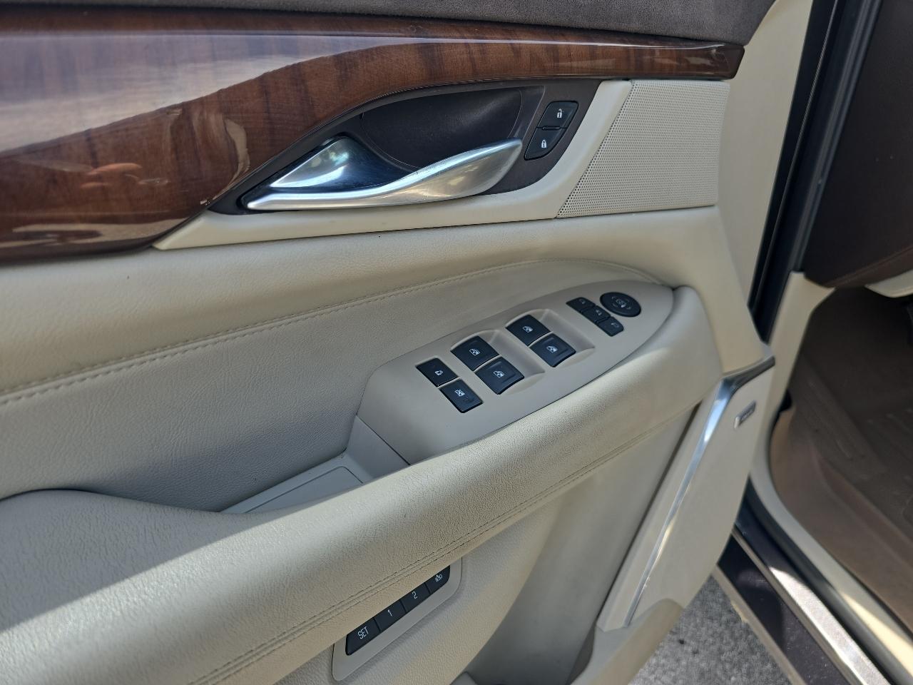 Cadillac Escalade ESV Premium 4WD 2017