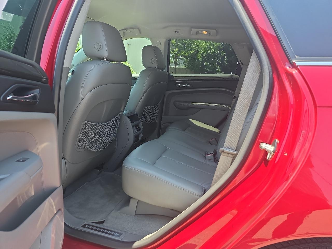 Cadillac SRX Base 2010