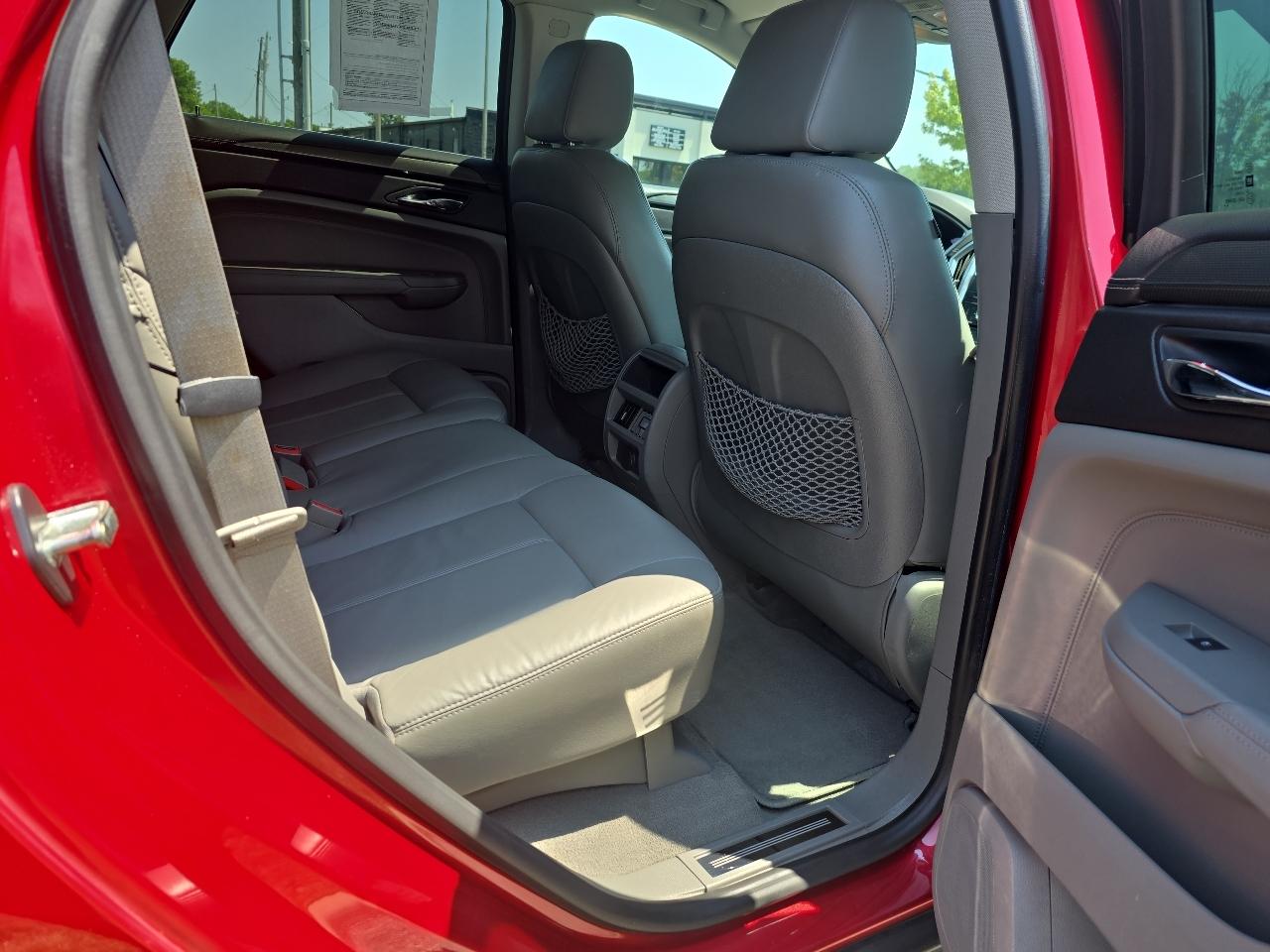 Cadillac SRX Base 2010