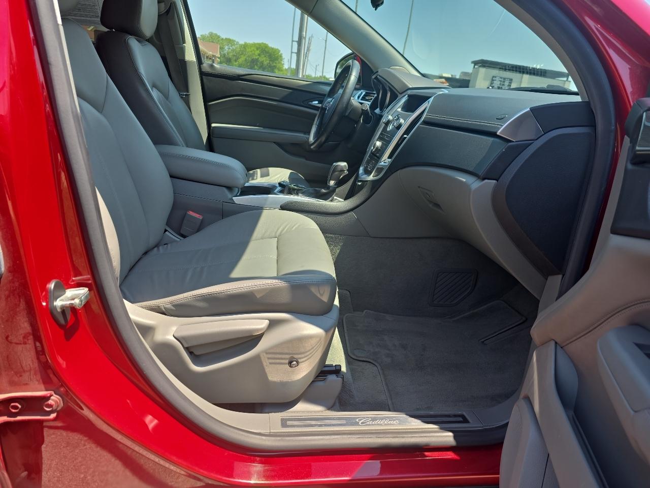 Cadillac SRX Base 2010