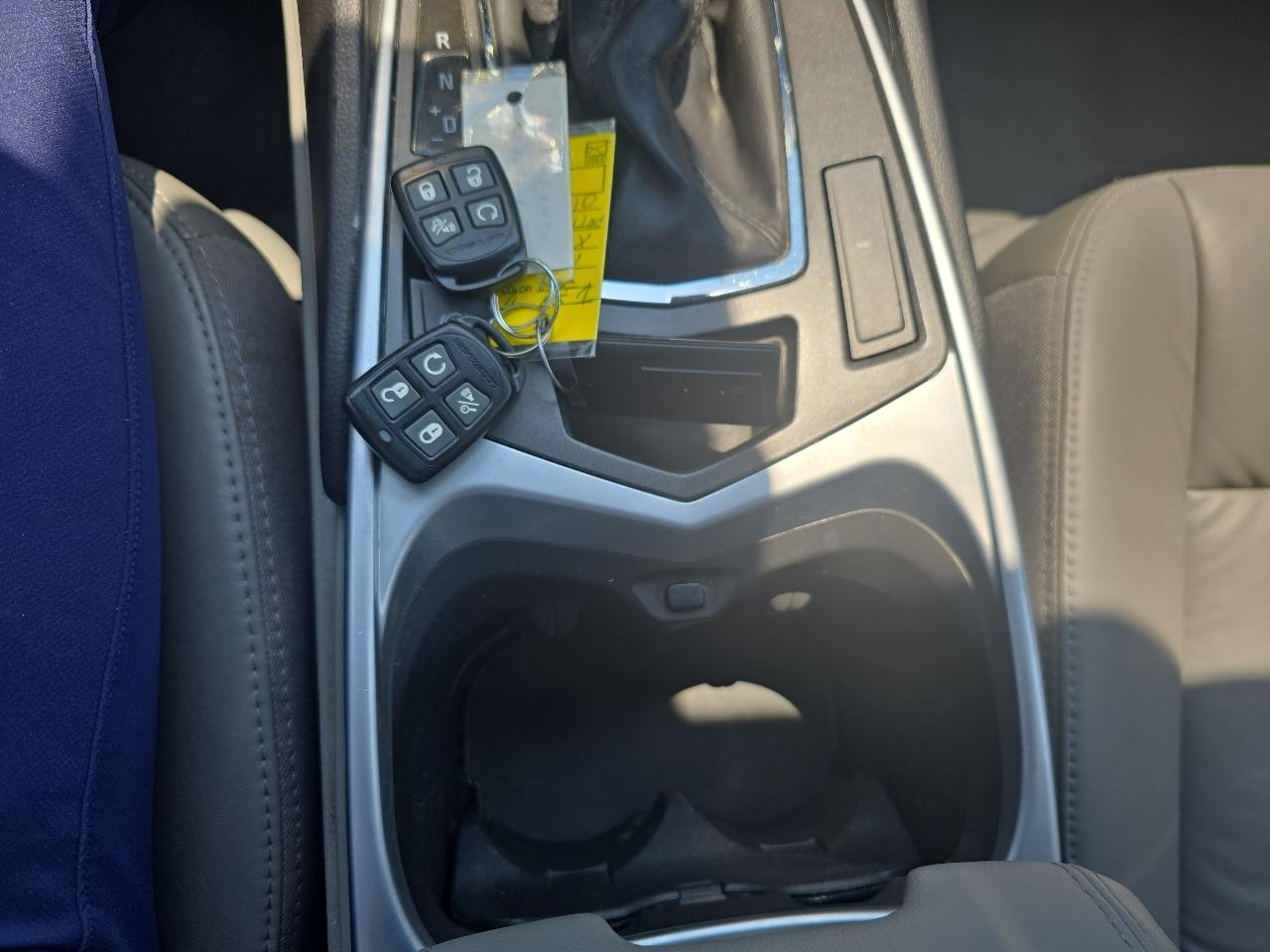 Cadillac SRX Base 2010
