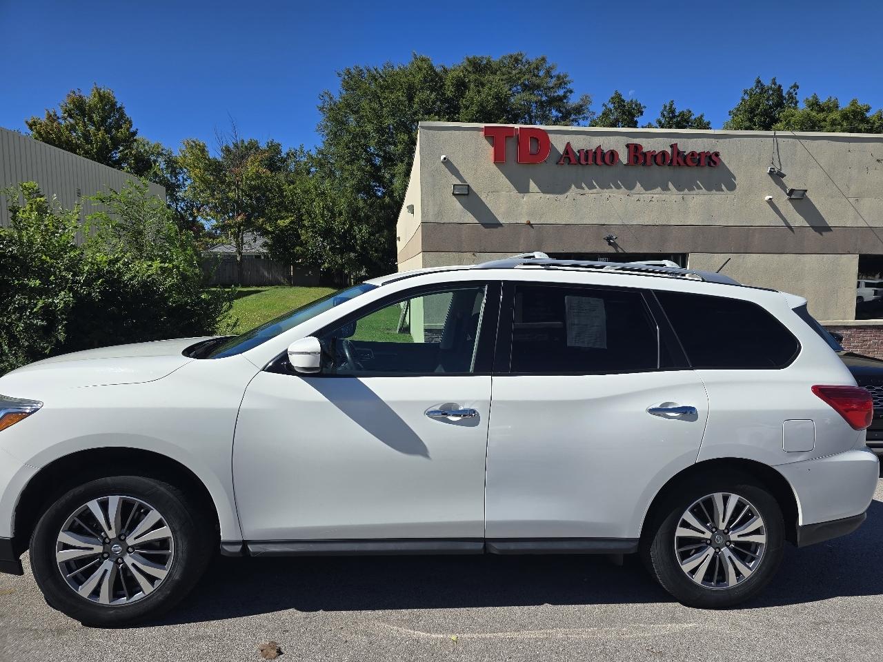 Nissan Pathfinder SV 4WD 2017