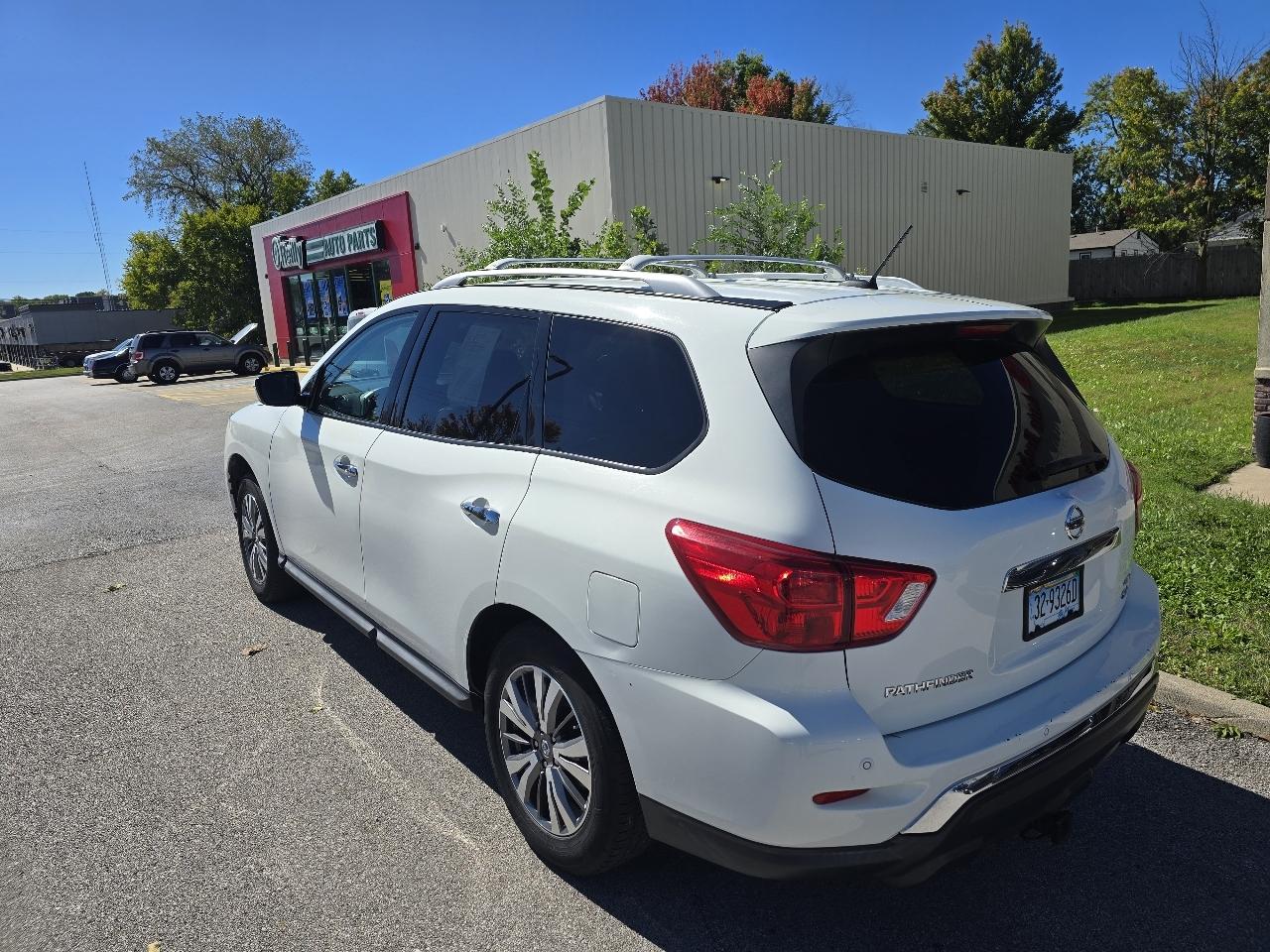 Nissan Pathfinder SV 4WD 2017