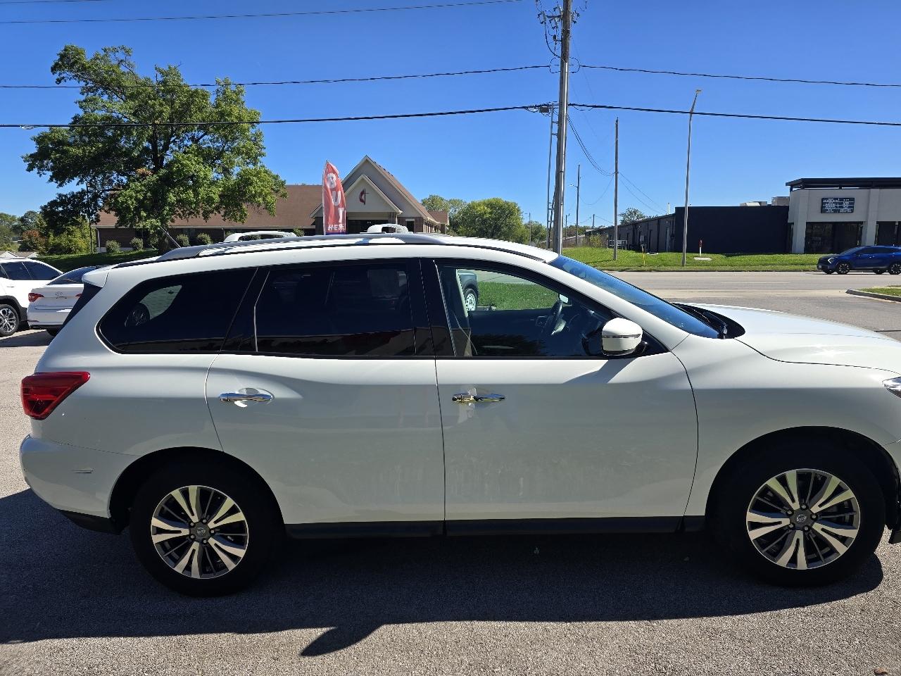 Nissan Pathfinder SV 4WD 2017