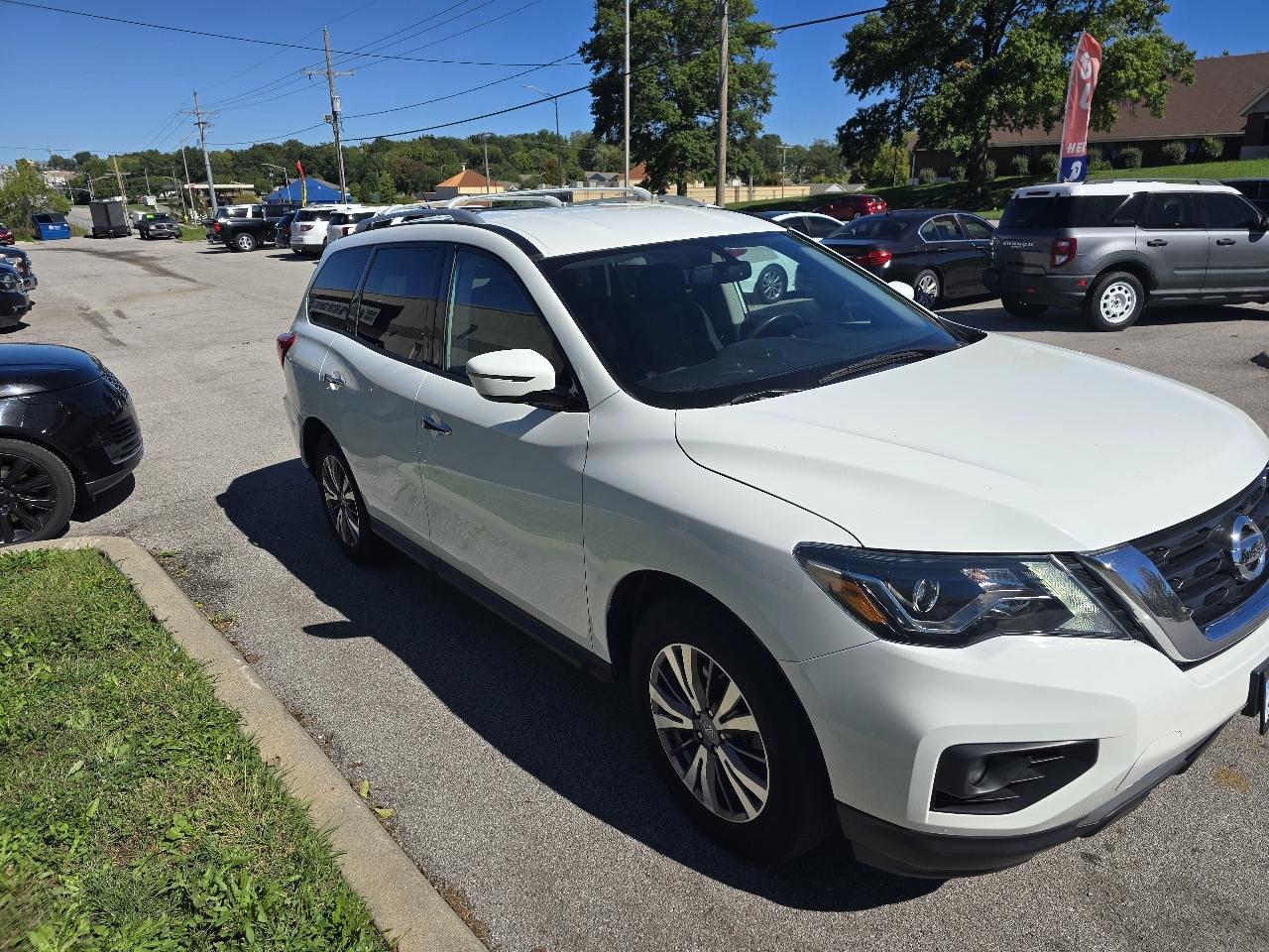Nissan Pathfinder SV 4WD 2017