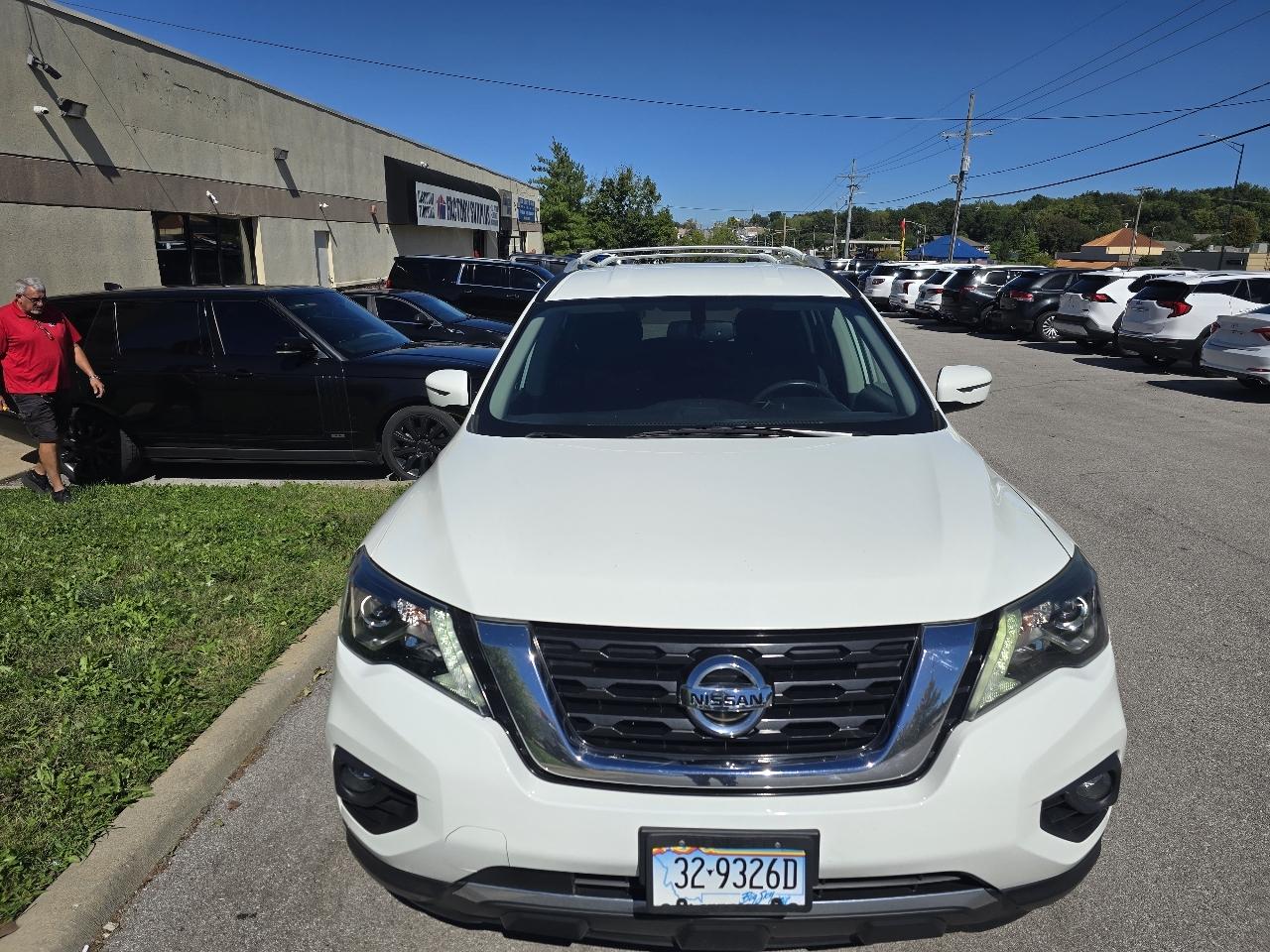 Nissan Pathfinder SV 4WD 2017