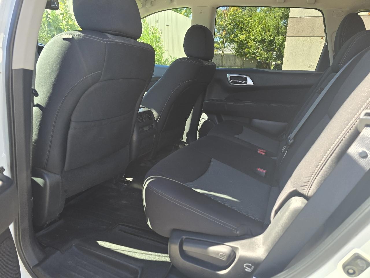 Nissan Pathfinder SV 4WD 2017