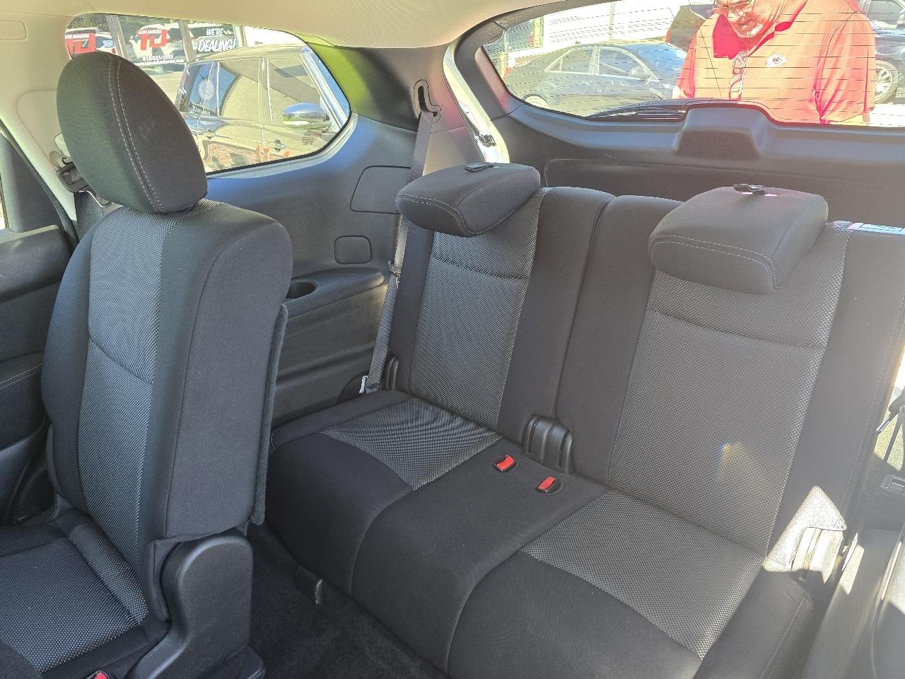 Nissan Pathfinder SV 4WD 2017