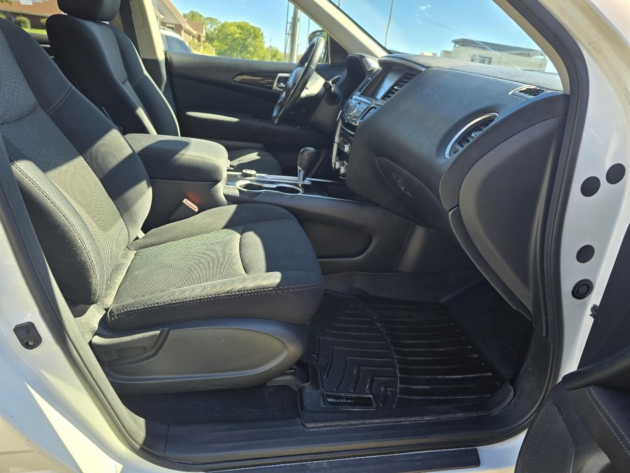 Nissan Pathfinder SV 4WD 2017