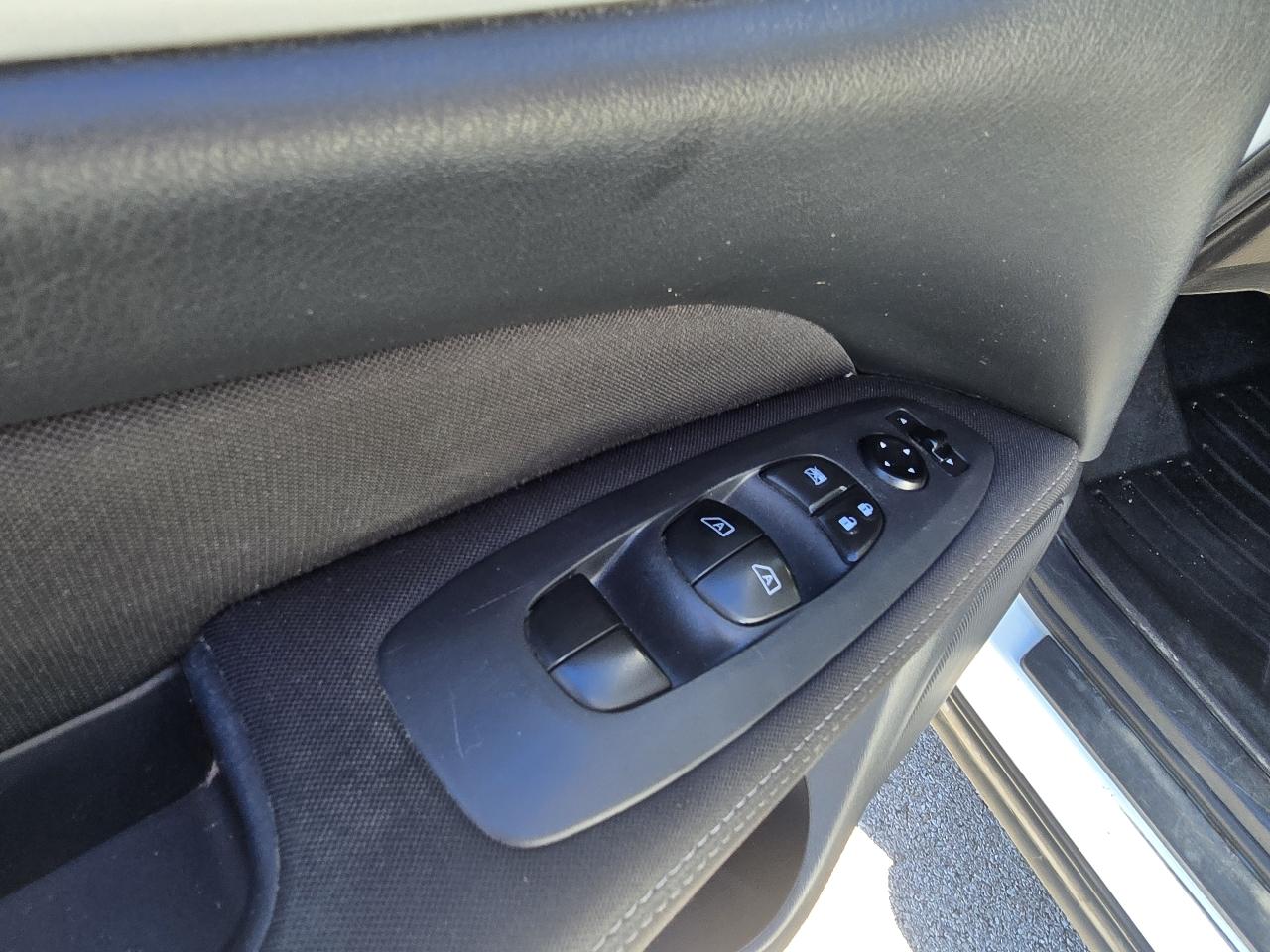 Nissan Pathfinder SV 4WD 2017