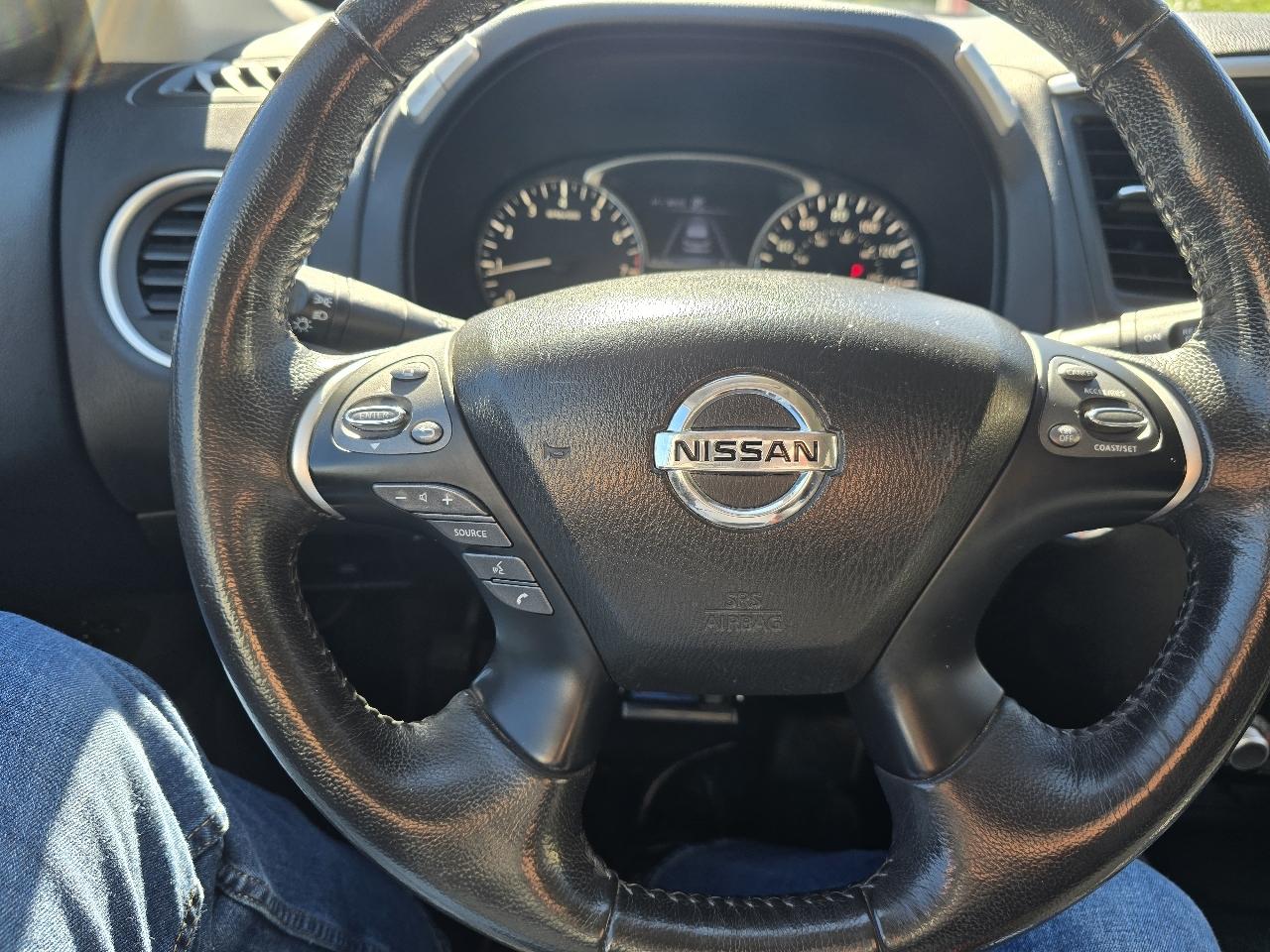 Nissan Pathfinder SV 4WD 2017