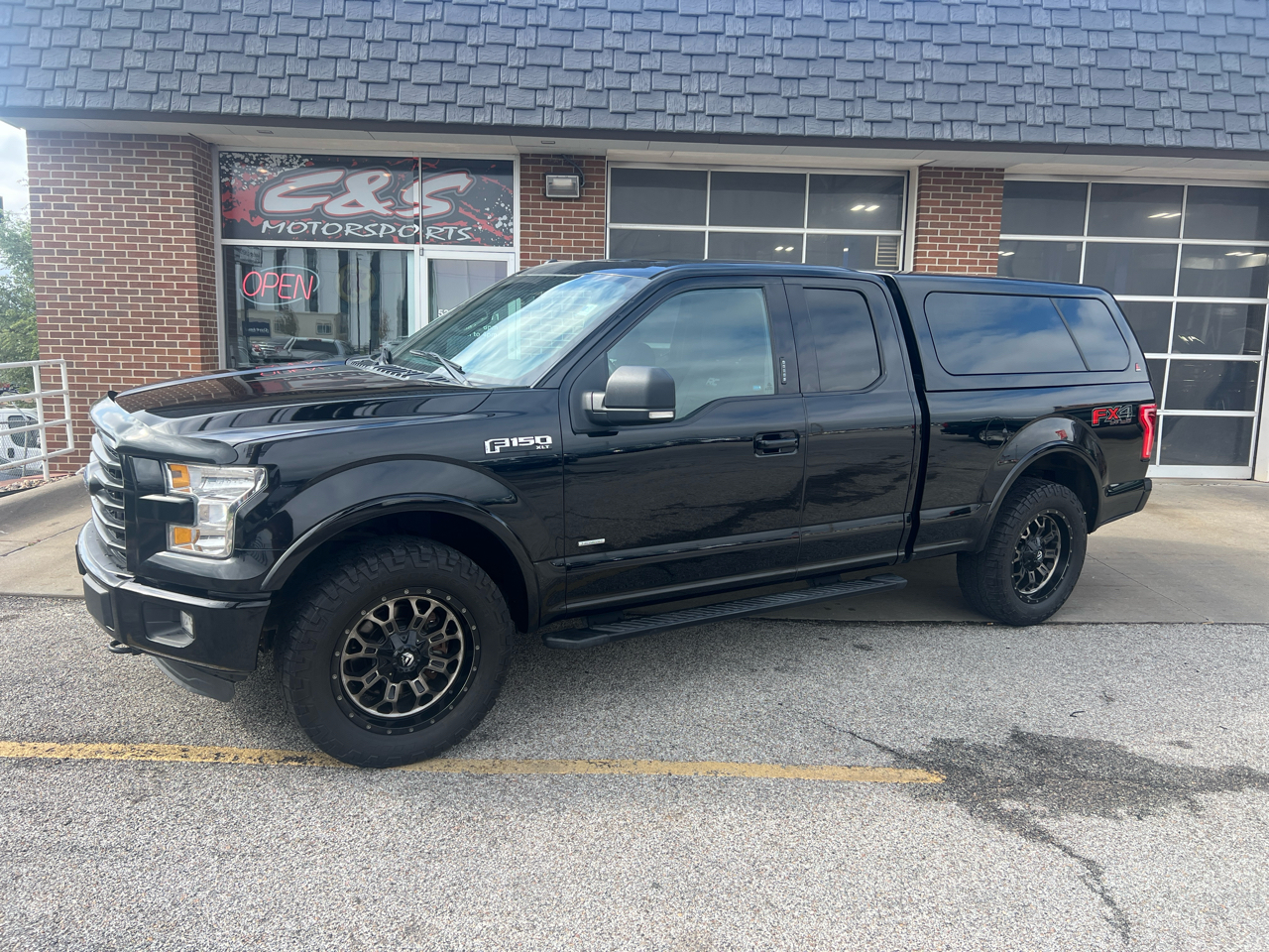 Ford F-150 FX4 SuperCab 5.5-ft. Bed 4WD 2016 Ford F-150 FX4 SuperCab 5.5-ft. Bed 4WD 2016