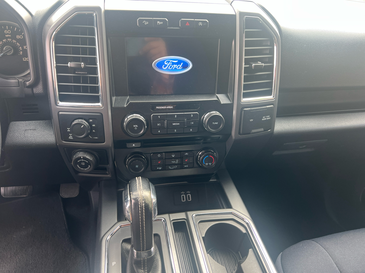 Ford F-150 FX4 SuperCab 5.5-ft. Bed 4WD 2016 Ford F-150 FX4 SuperCab 5.5-ft. Bed 4WD 2016